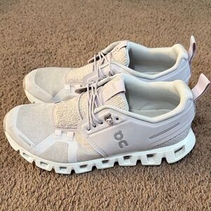 On Cloud women’s running shoes